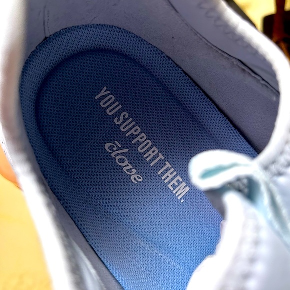 COVE Sneakers Blue leather & holographic Trim Unisex NWOT - Picture 6 of 10